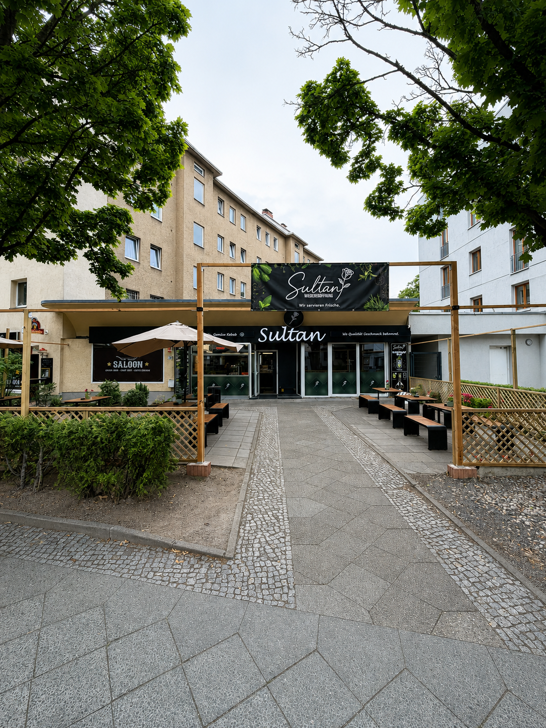 Sitzplätze im Außenbereich von Sultan